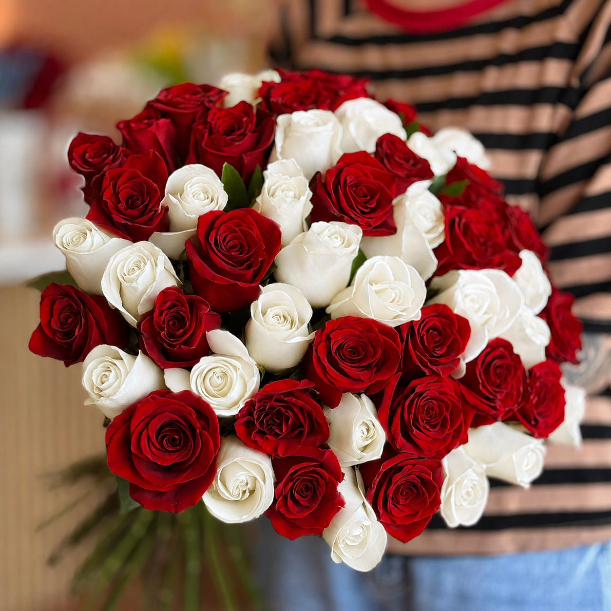 Red & White Long-Stem Roses bouquet