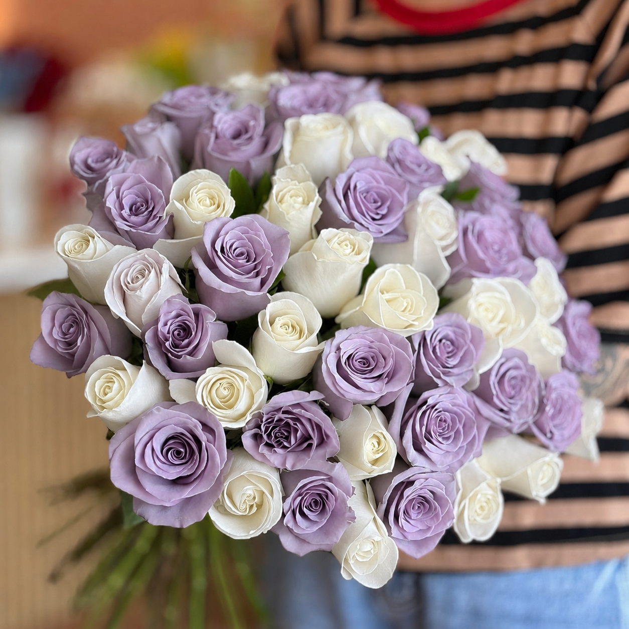 White & Lavender Long-Stem Roses bouquet