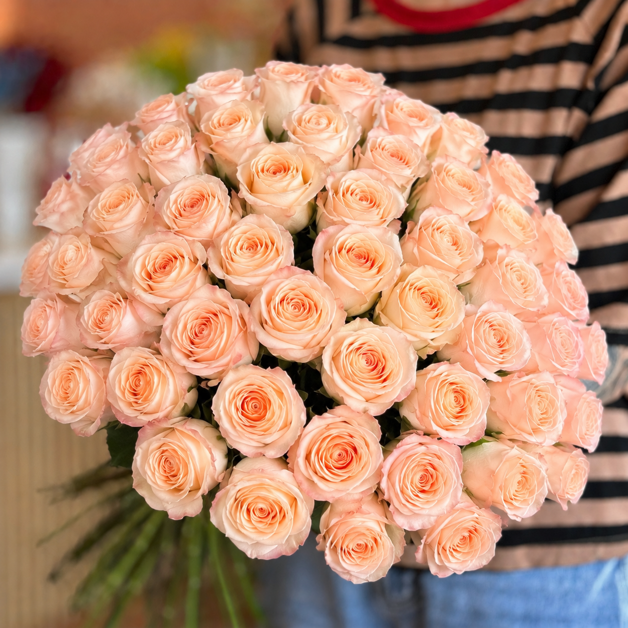 Peach Long-Stem Roses bouquet