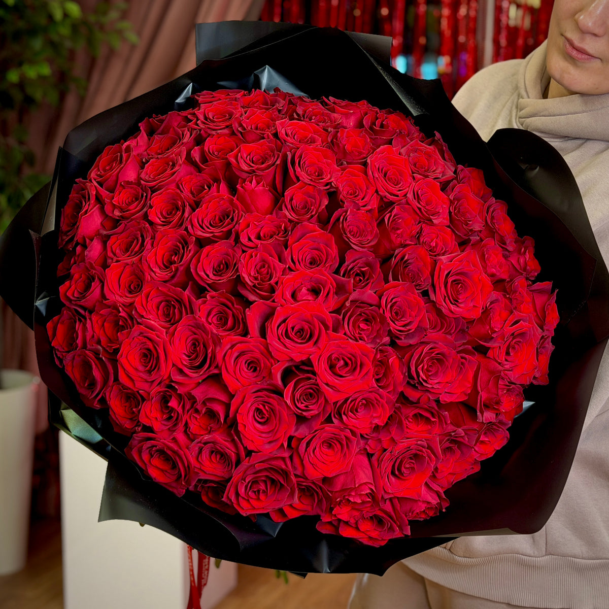 Red Long-Stem Roses Bouquet
