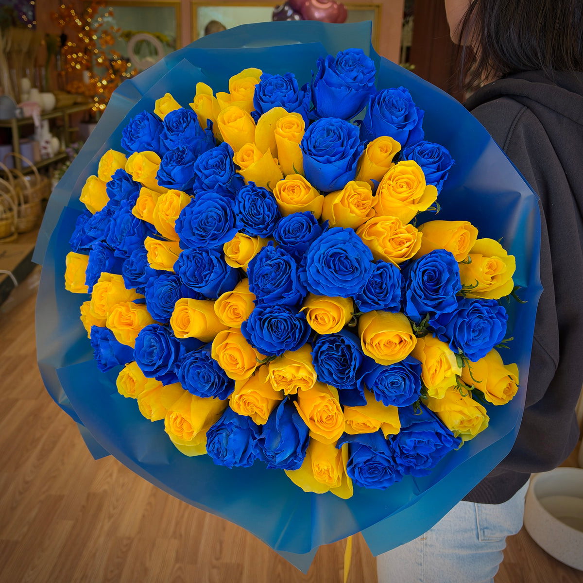 Blue & Yellow Long-Stem Roses bouquet