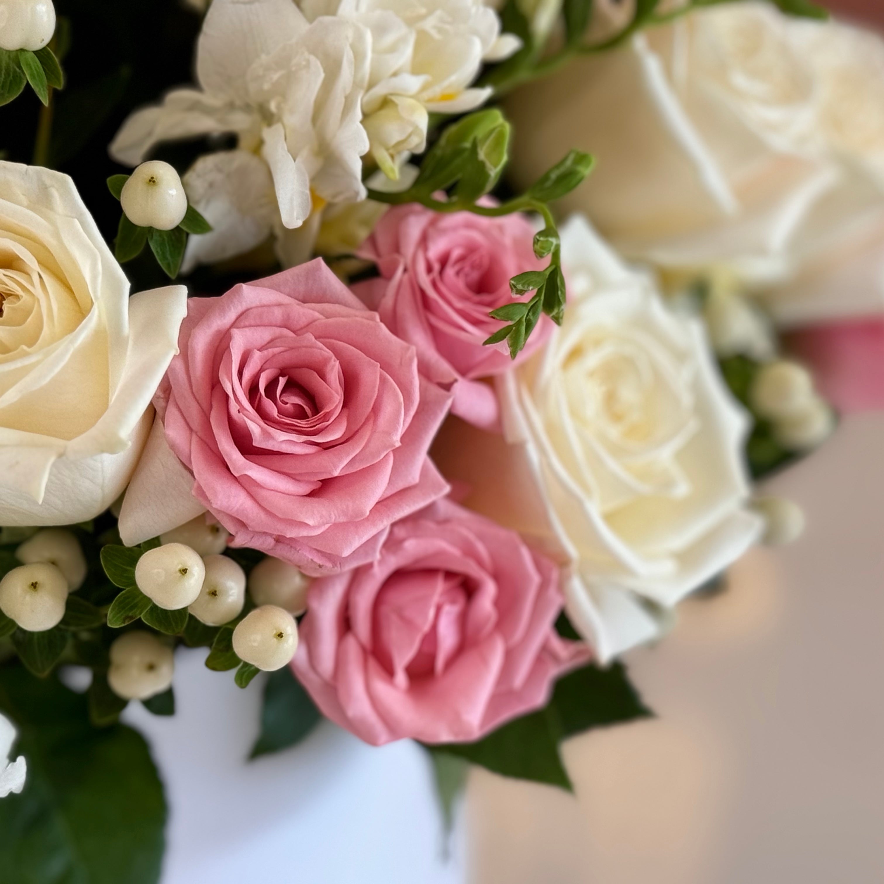 PENELOPE White & Pink Roses Flower Box