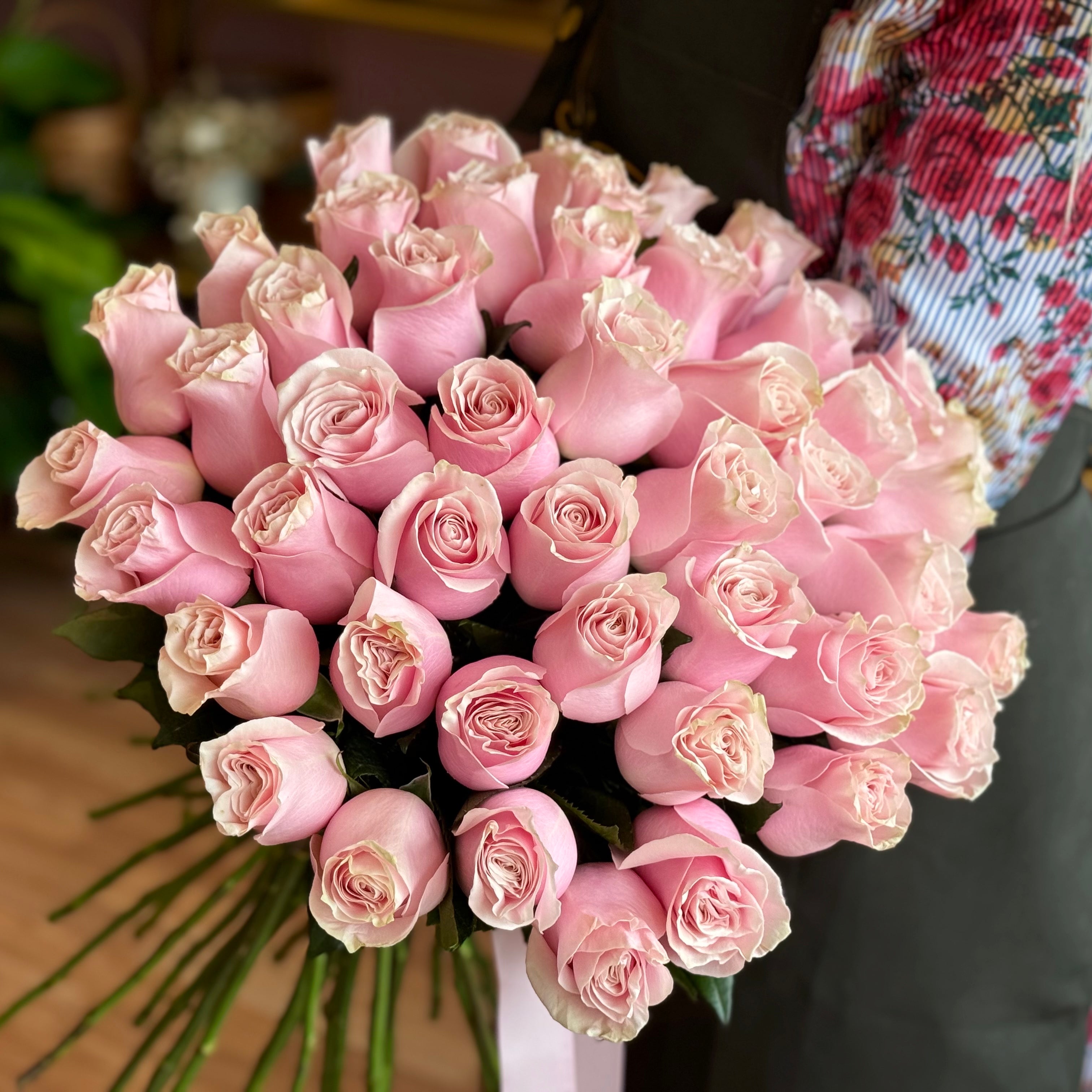 Light Pink Long-Stem Roses bouquet