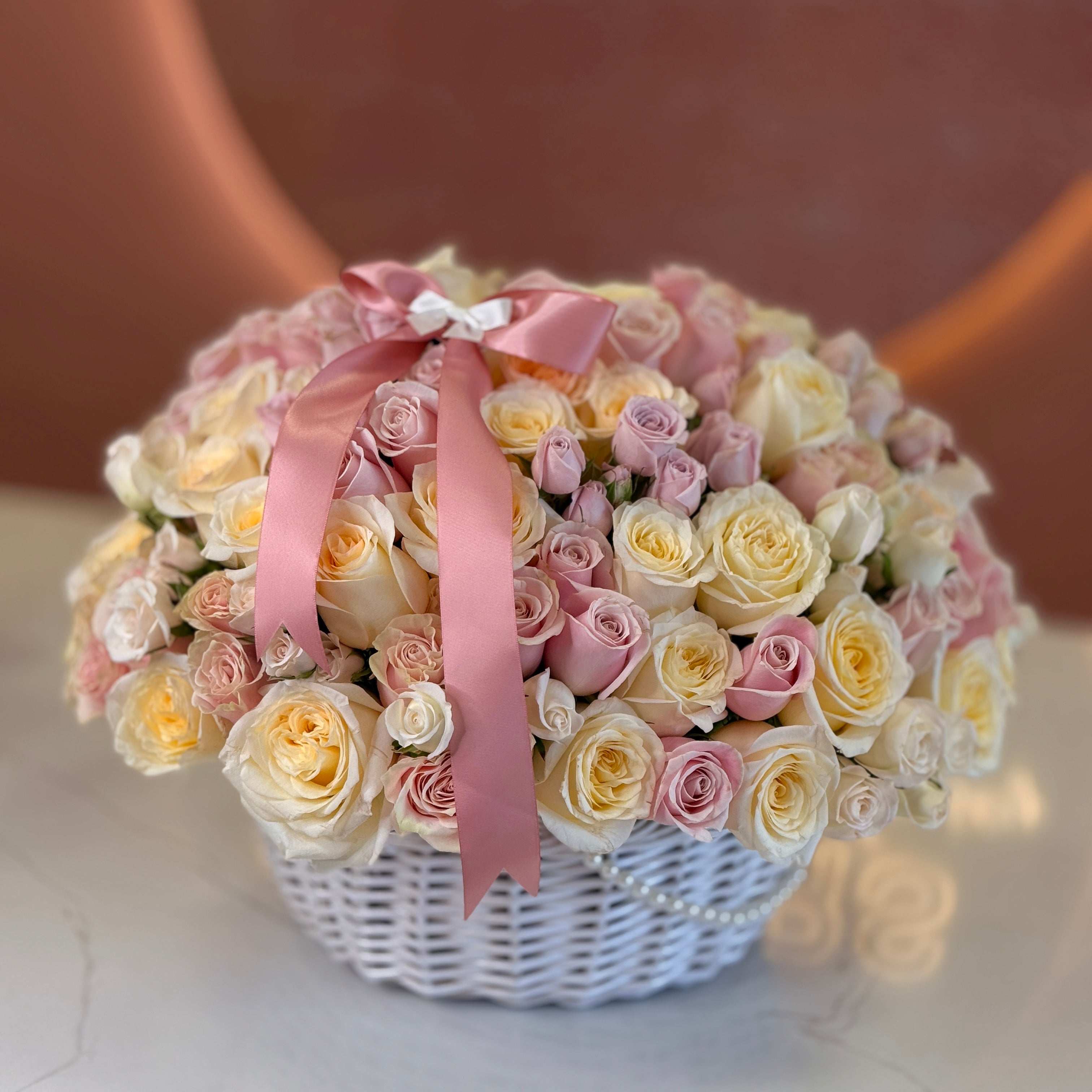White & Light Pink Roses Signature Basket 100 st.
