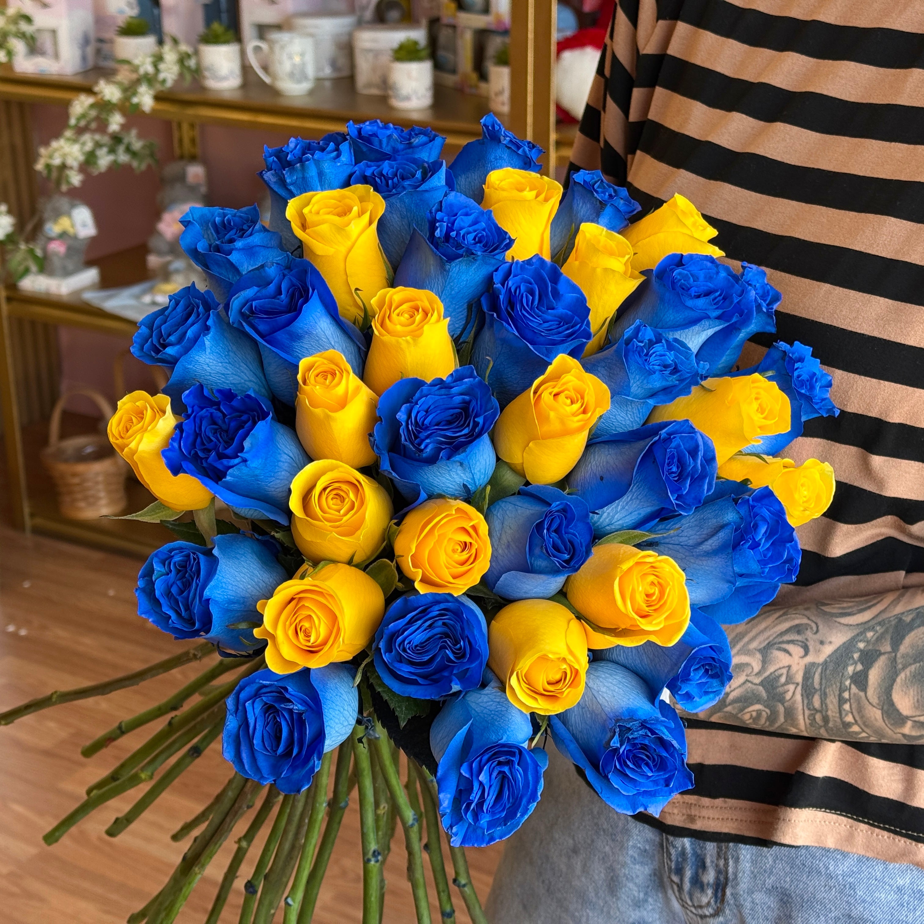 Blue & Yellow Long-Stem Roses bouquet