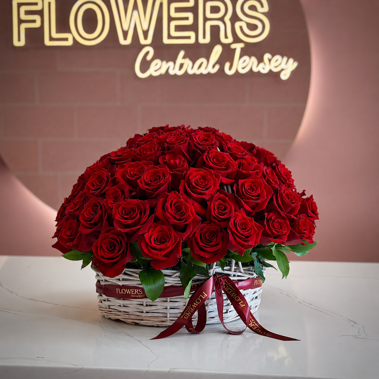 Red Roses Signature Basket 100 st.