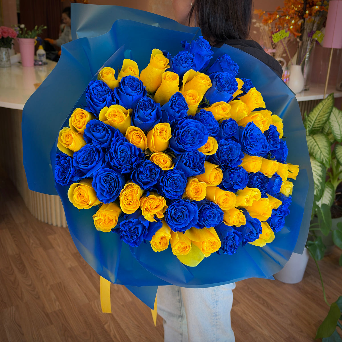 Blue & Yellow Long-Stem Roses bouquet