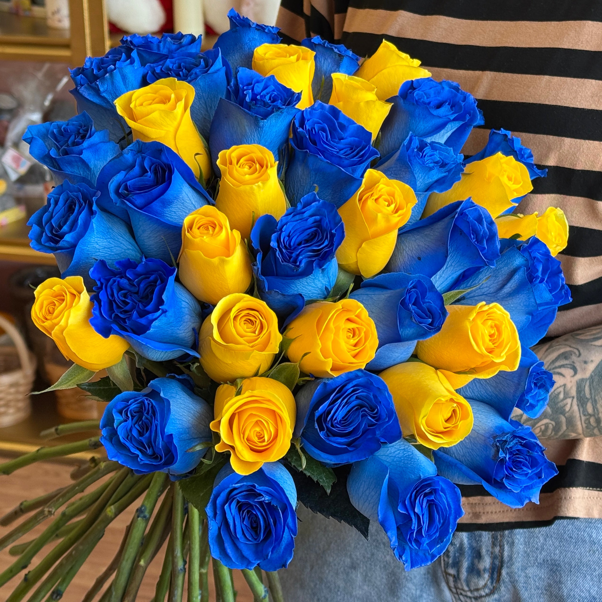 Blue & Yellow Long-Stem Roses bouquet
