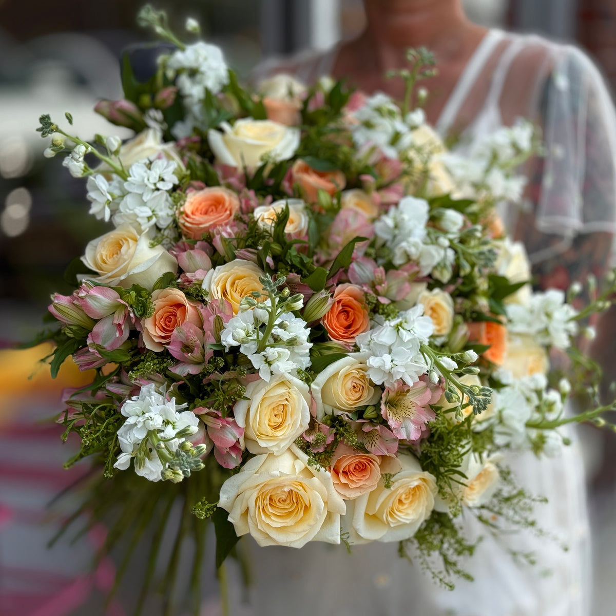 CHRIS Cream & Peach Signature Bouquet