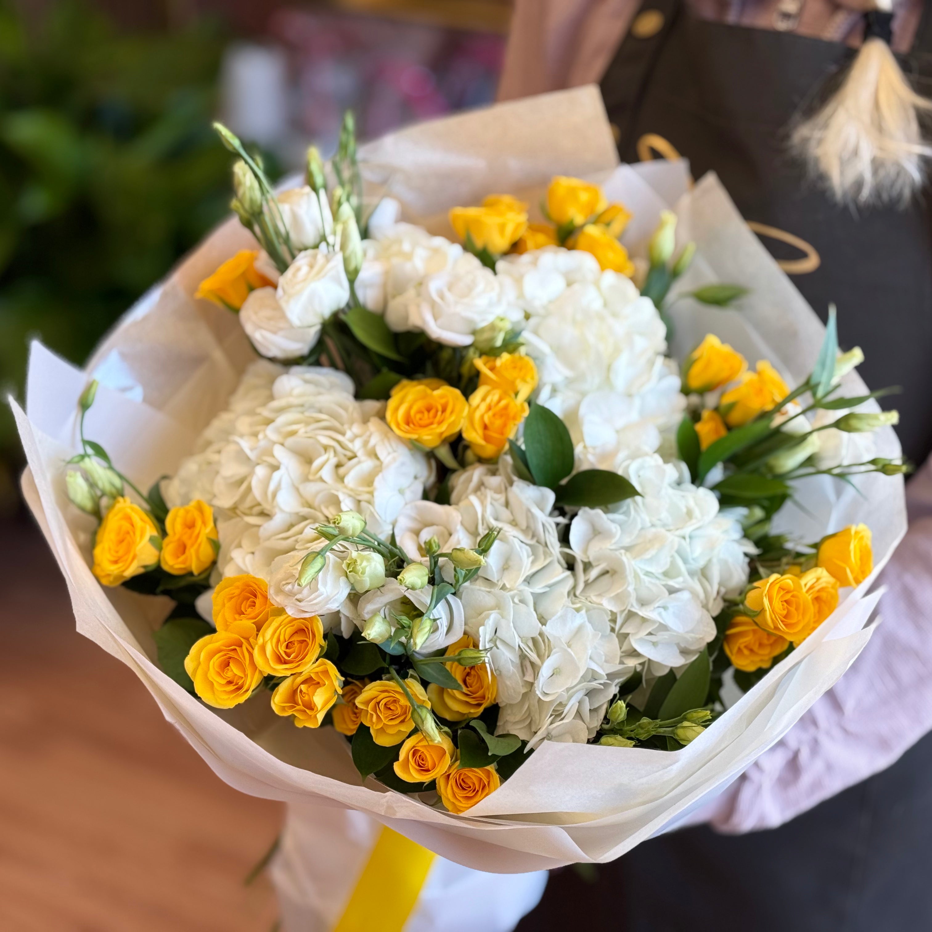 MAGGIE White & Yellow Signature Bouquet