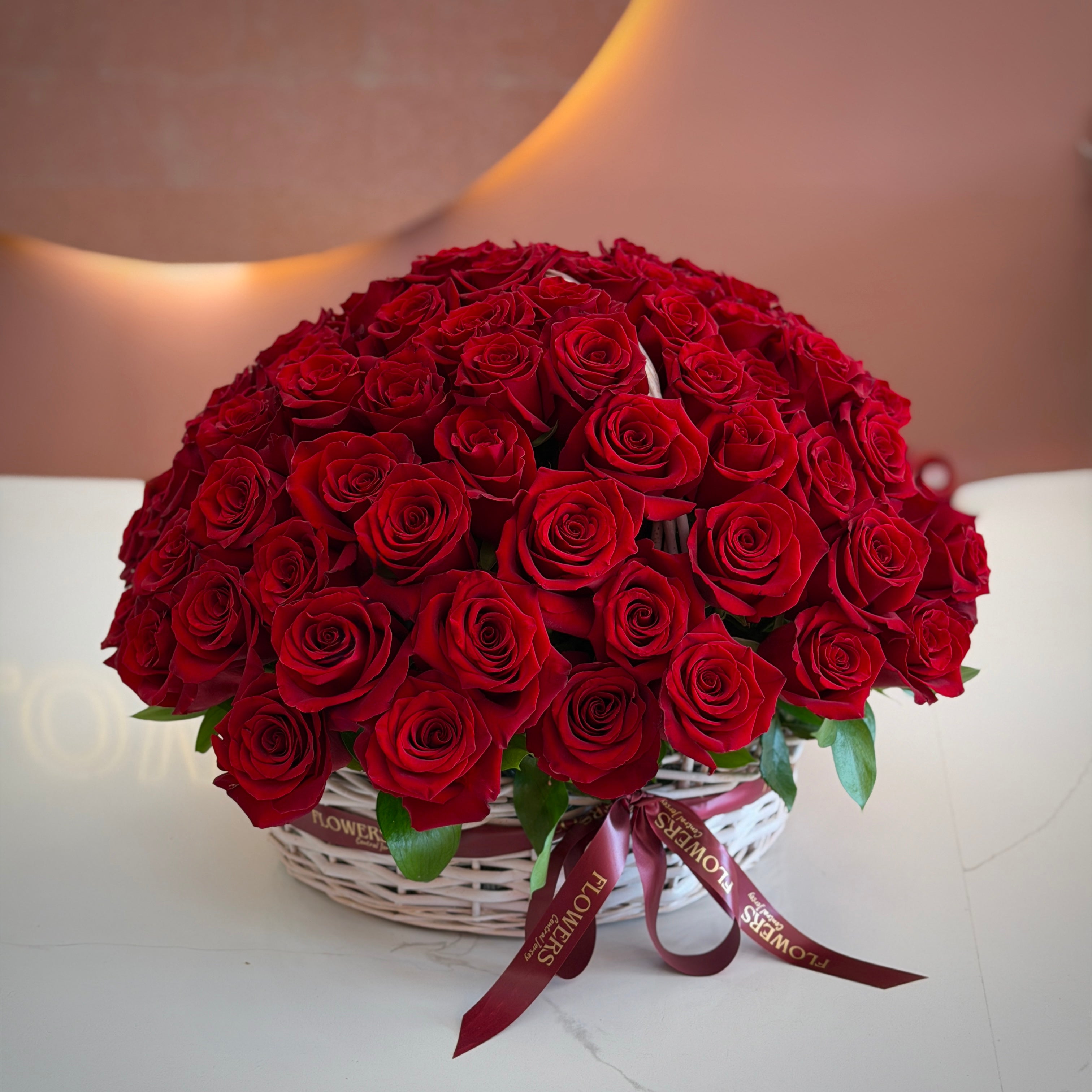 Red Roses Signature Basket 100 st.