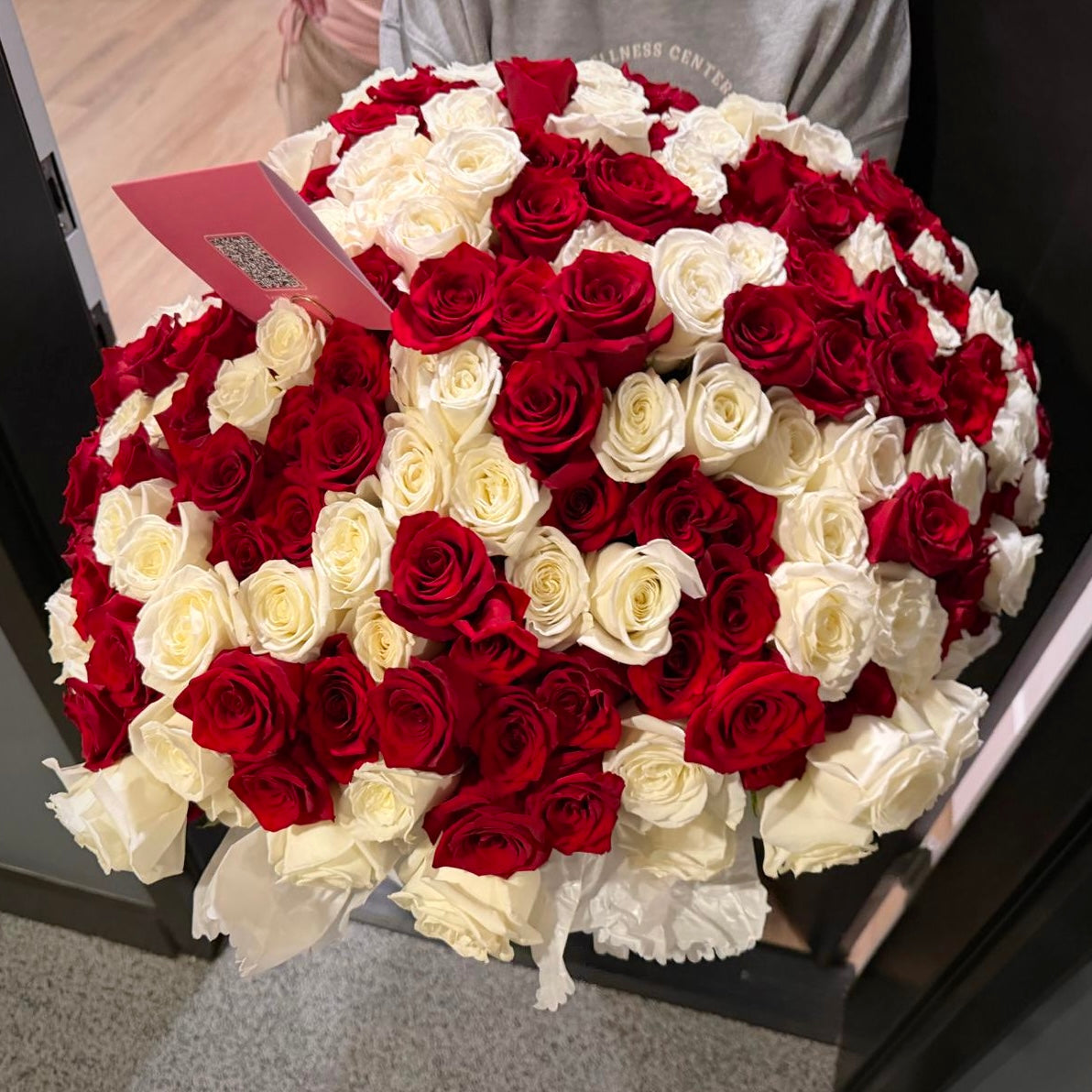 Red & White Long-Stem Roses bouquet